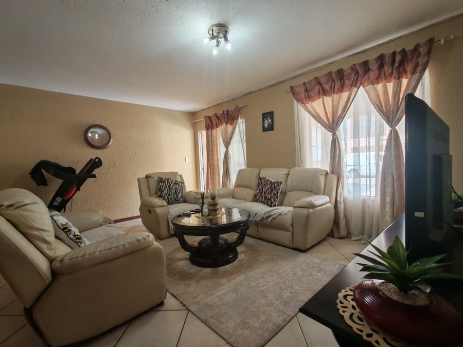 2 Bedroom Property for Sale in Rustenburg Central North West